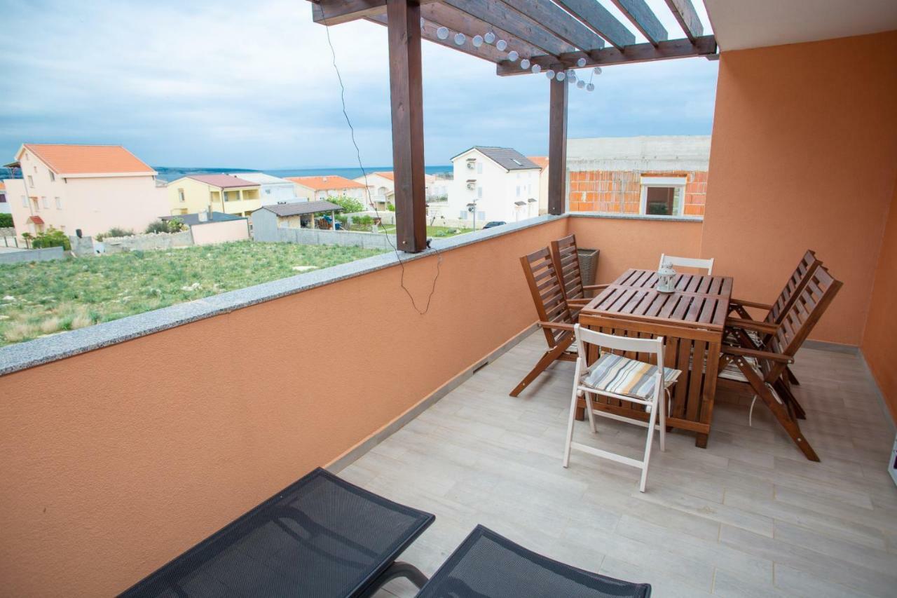 Apartman Matej With Pool Povljana Dış mekan fotoğraf