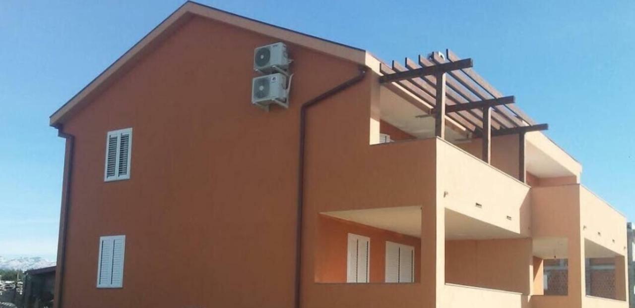 Apartman Matej With Pool Povljana Dış mekan fotoğraf