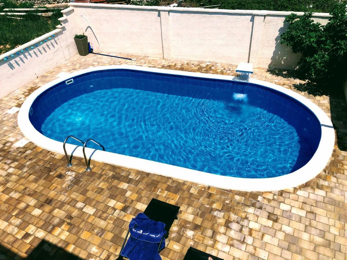 Apartman Matej With Pool Povljana Dış mekan fotoğraf